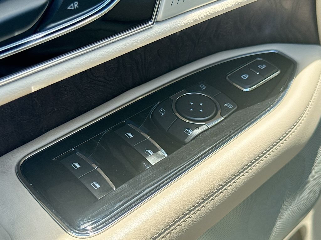 Used 2020 White Lincoln Reserve image 14