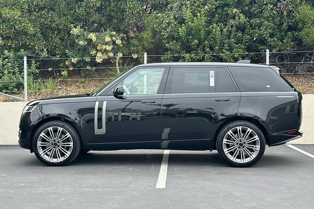 New 2026 Santorini Black LAND ROVER SE LWB 7-Seats / V8 image 2