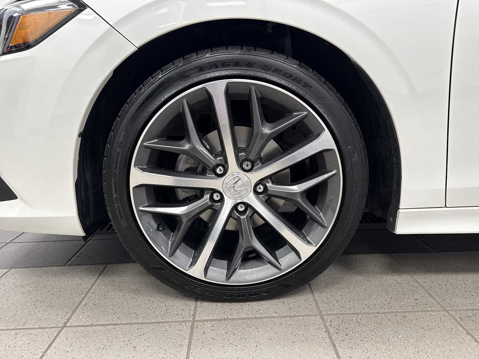 Used 2023 White Honda Touring image 10