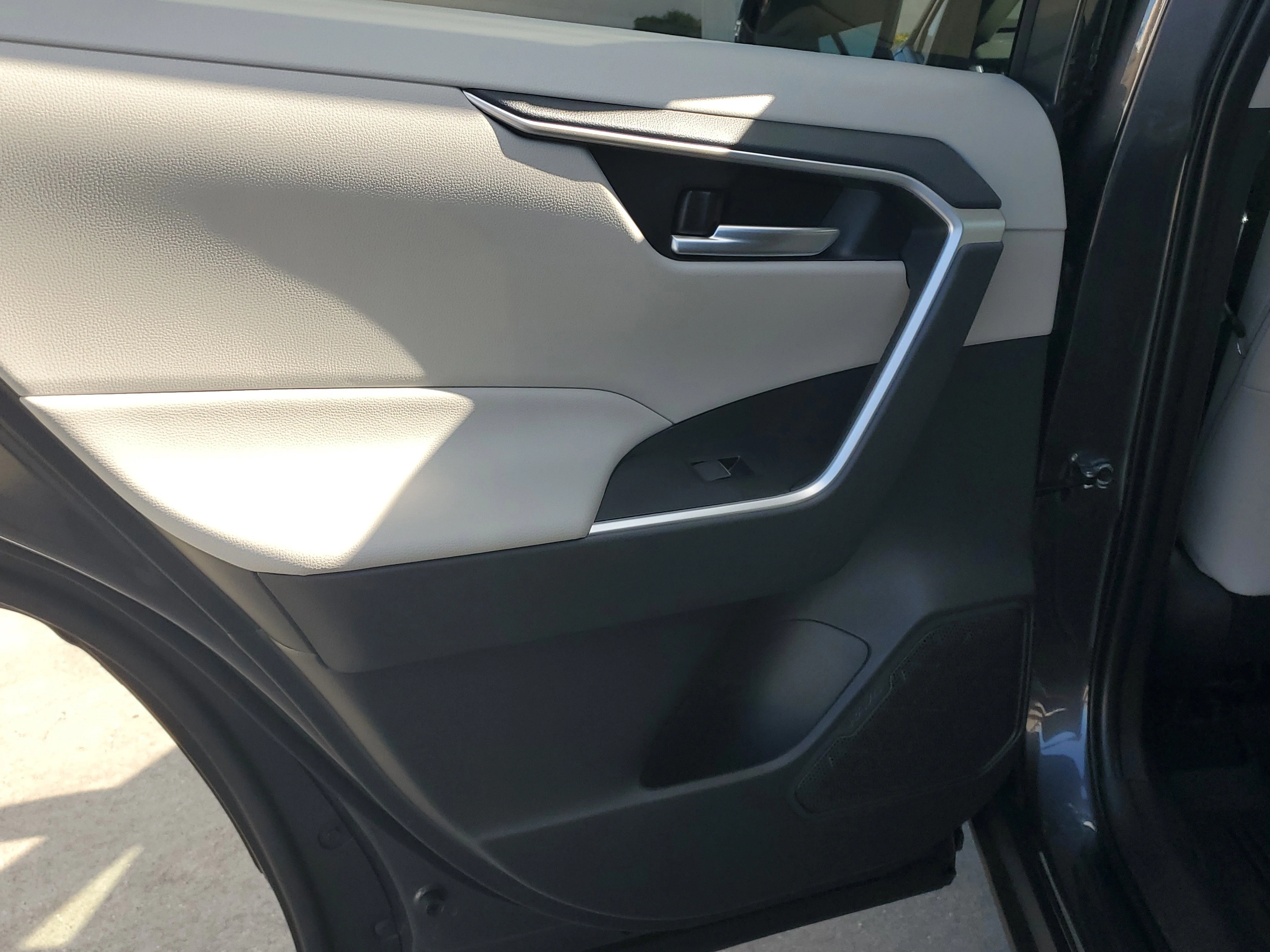 Used 2025 Magnetic Gray Metallic Toyota XLE Premium image 12