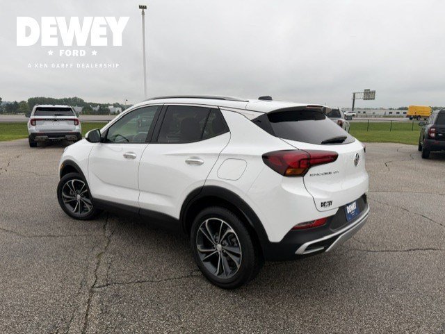 Used 2022 Summit White Buick Select image 5