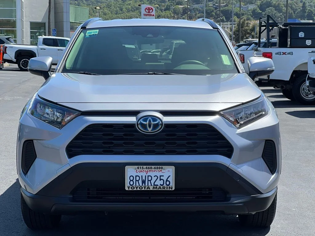 Used 2020 Silver Toyota LE image 9