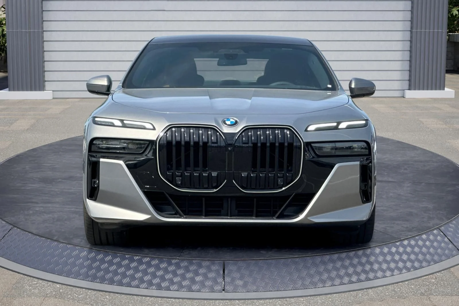 New 2026 Oxide Grey Metallic BMW 760i xDrive image 2