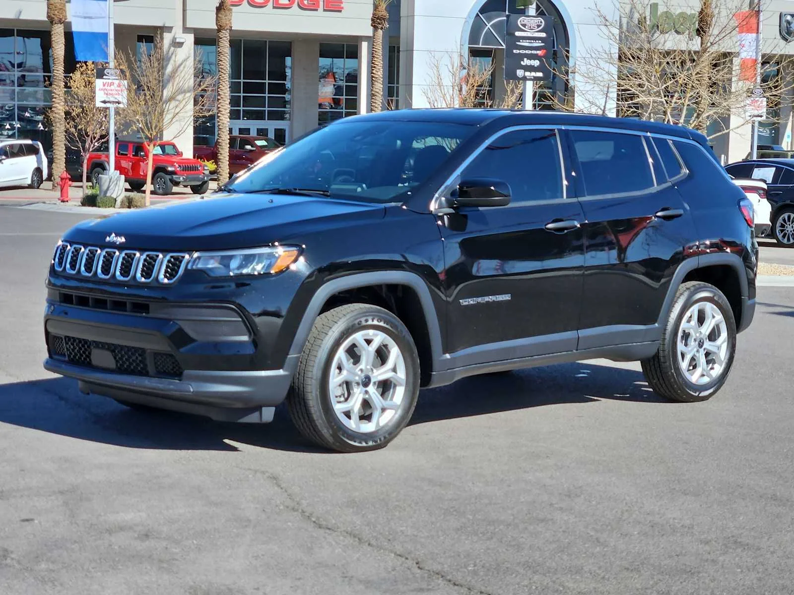 Used 2025 Diamond Black Crystal Pearlcoat Jeep Sport image 4