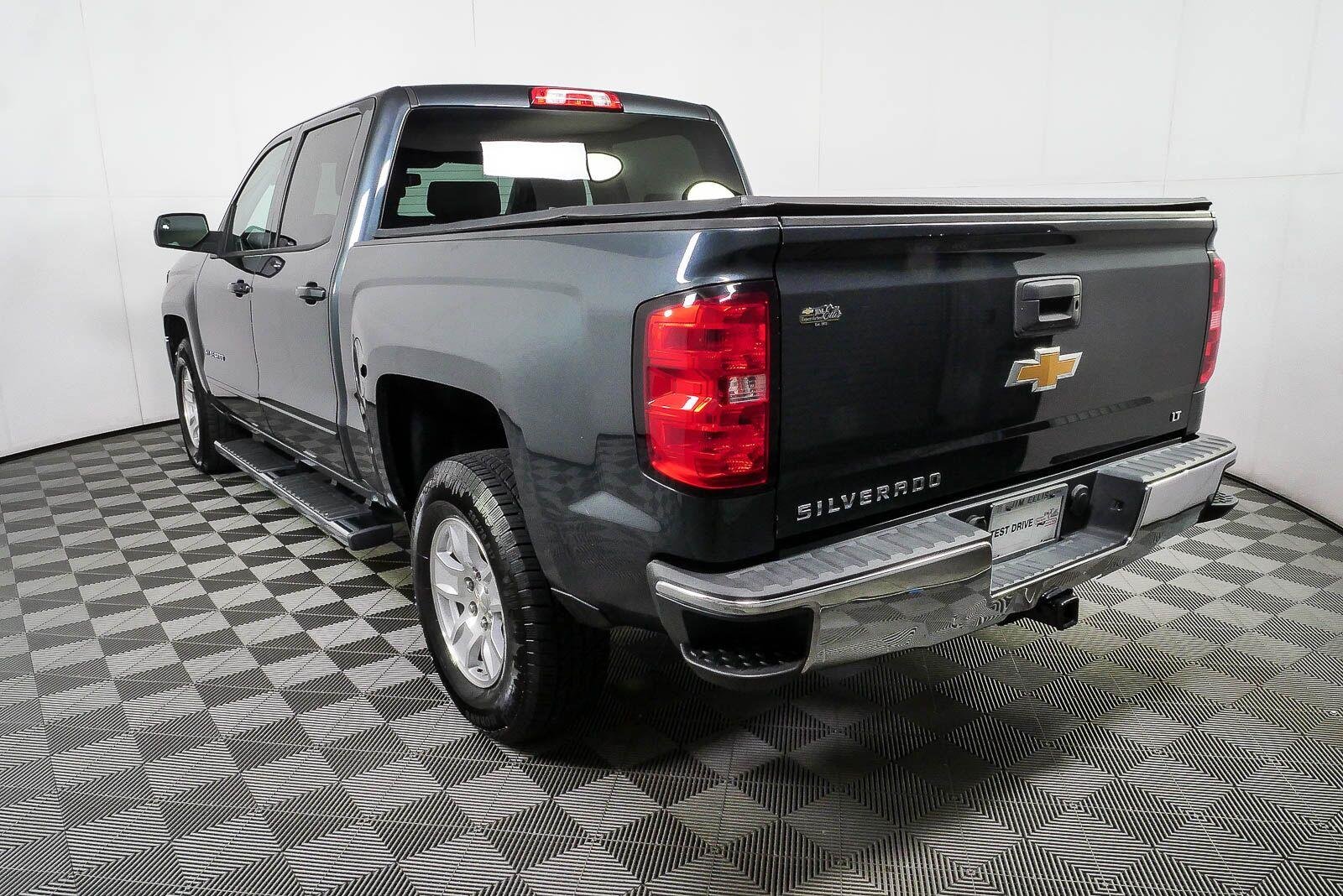 Used 2017 GRAPHITE METALLIC Chevrolet LT image 26