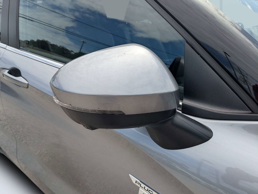 Used 2023 Gray Mitsubishi SE image 11