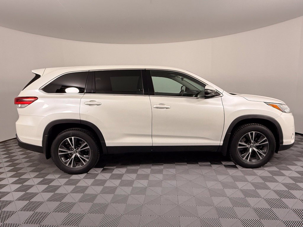 Used 2019 White Toyota LE image 7