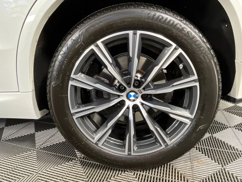 Certified Used 2025 Alpine White BMW xDrive40i image 17