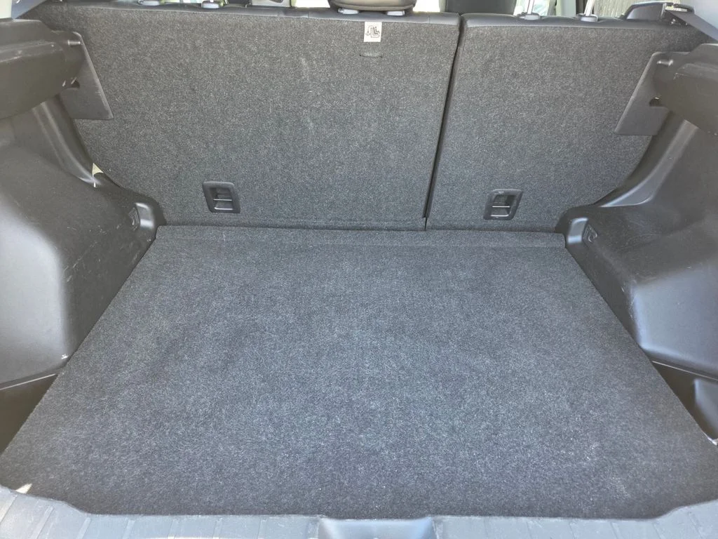 Used 2025 Silver Mitsubishi 2.0 SE image 23