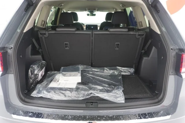 New 2026 Pure Gray Volkswagen 2.0T SE w/Technology image 9