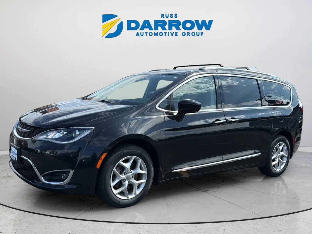 2017 Chrysler Pacifica Touring-L Plus's photo
