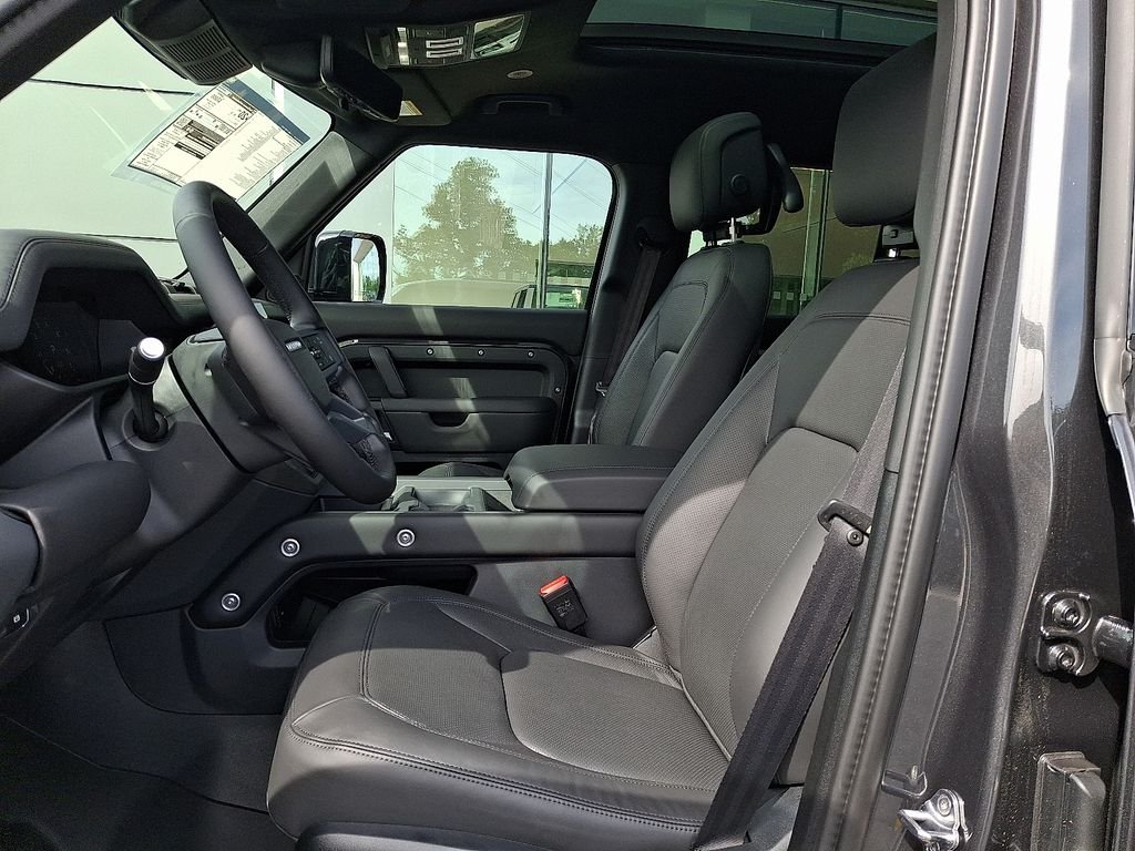 New 2026 Carpathian Grey Land Rover X-Dynamic SE image 9