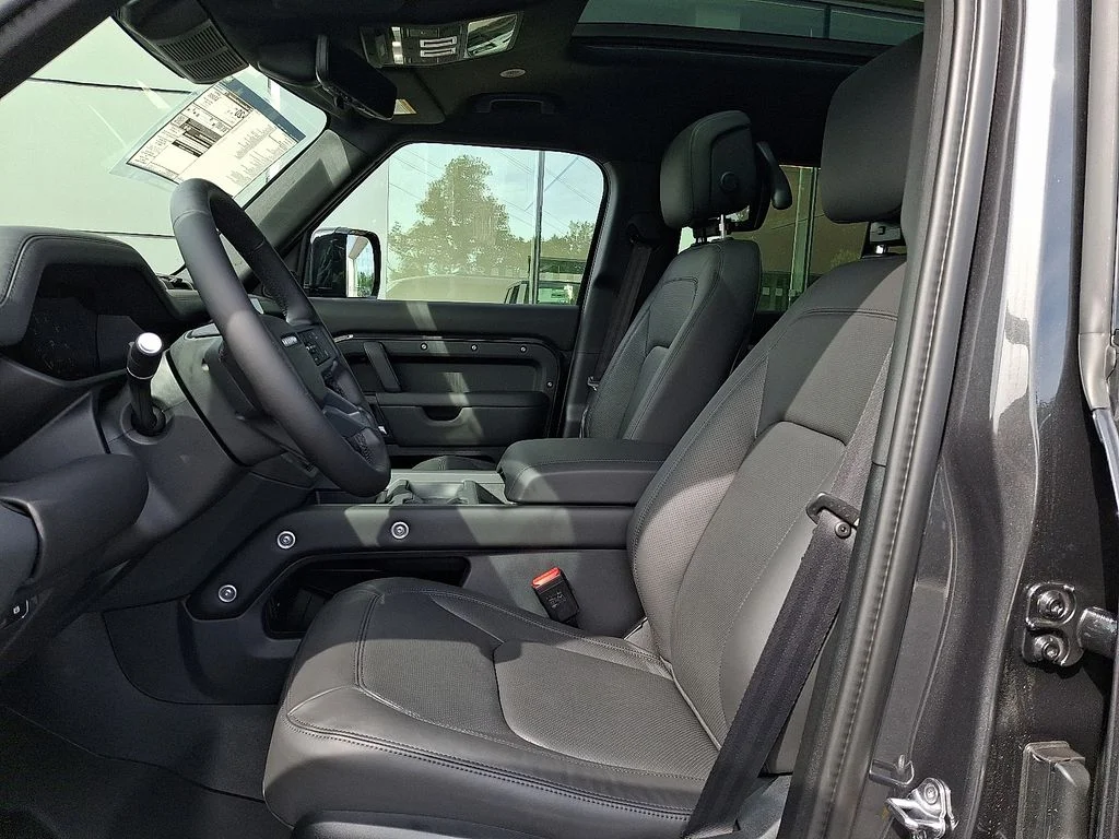 New 2026 Carpathian Grey Land Rover X-Dynamic SE image 9