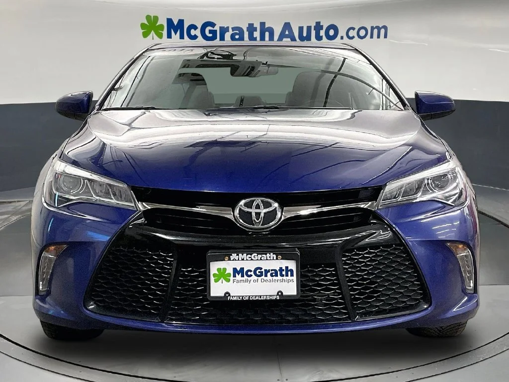 Used 2016 Blue Toyota XSE V6 image 5