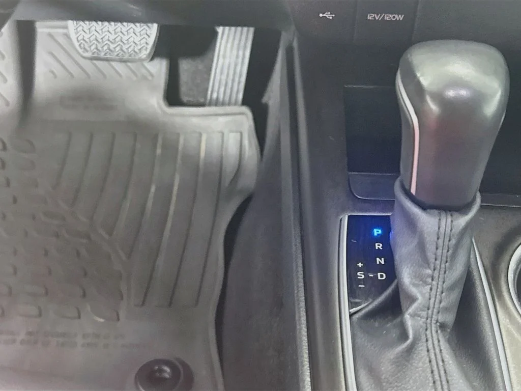 Used 2021 Wind Chill Pearl Toyota Hybrid XLE image 16