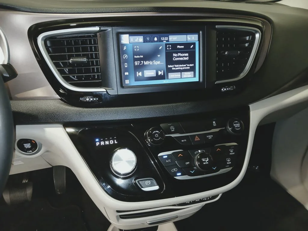 Used 2024 Black Chrysler LX image 19