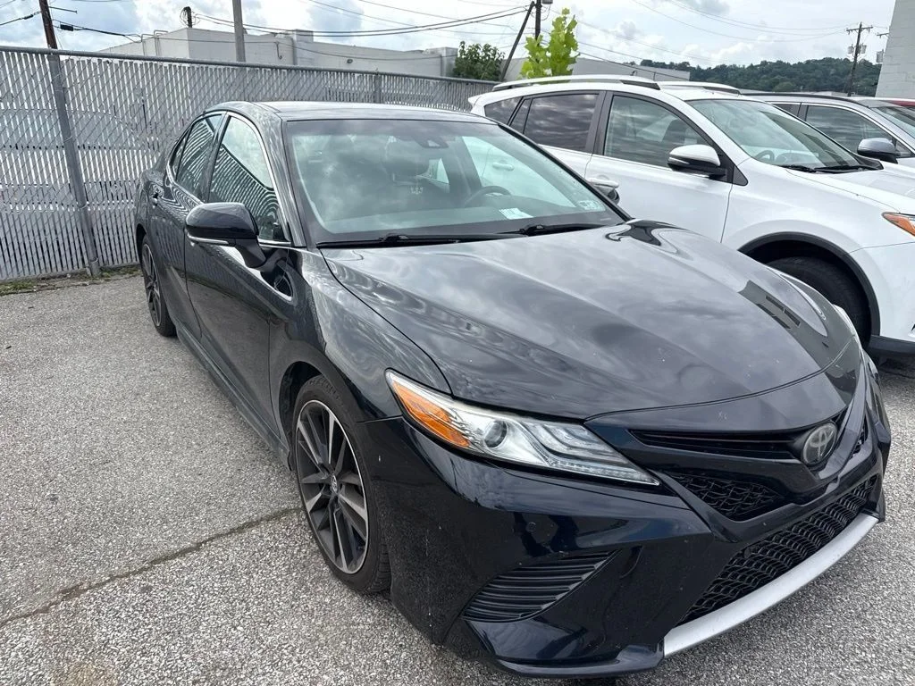 Used 2018 Black Toyota XSE V6 image 36