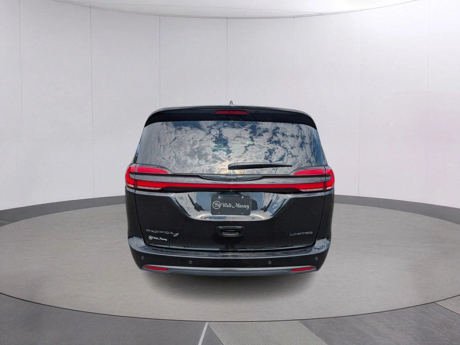 Used 2025 Diamond Black Crystal Pearlcoat Chrysler Limited image 6