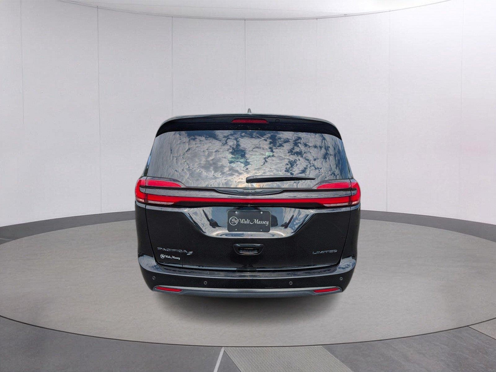 Used 2025 Diamond Black Crystal Pearlcoat Chrysler Limited image 6