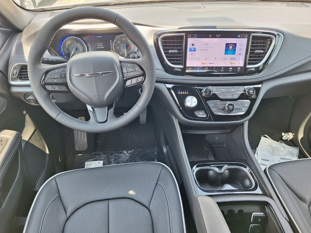 2026 Chrysler Pacifica Limited - Photo 9