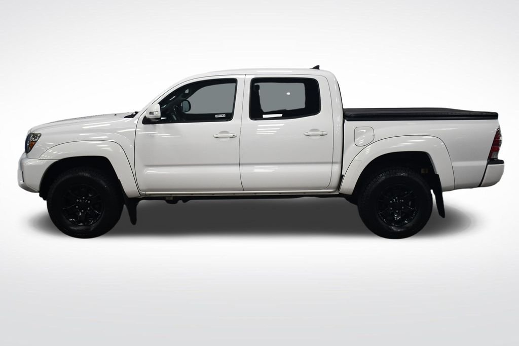 Used 2015 Super White Toyota Base image 4