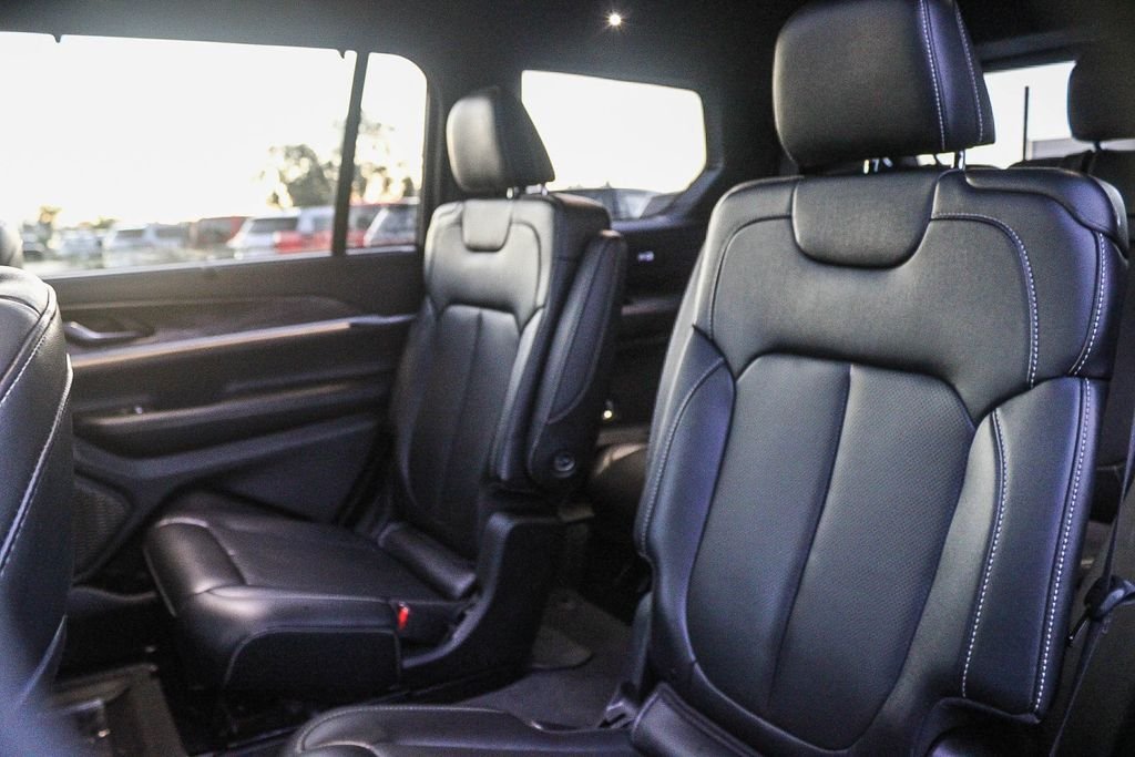 Used 2024 Diamond Black Jeep Limited image 19
