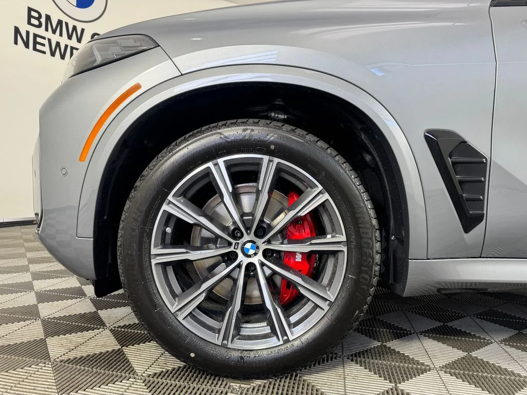 New 2026 Gray BMW xDrive40i image 10