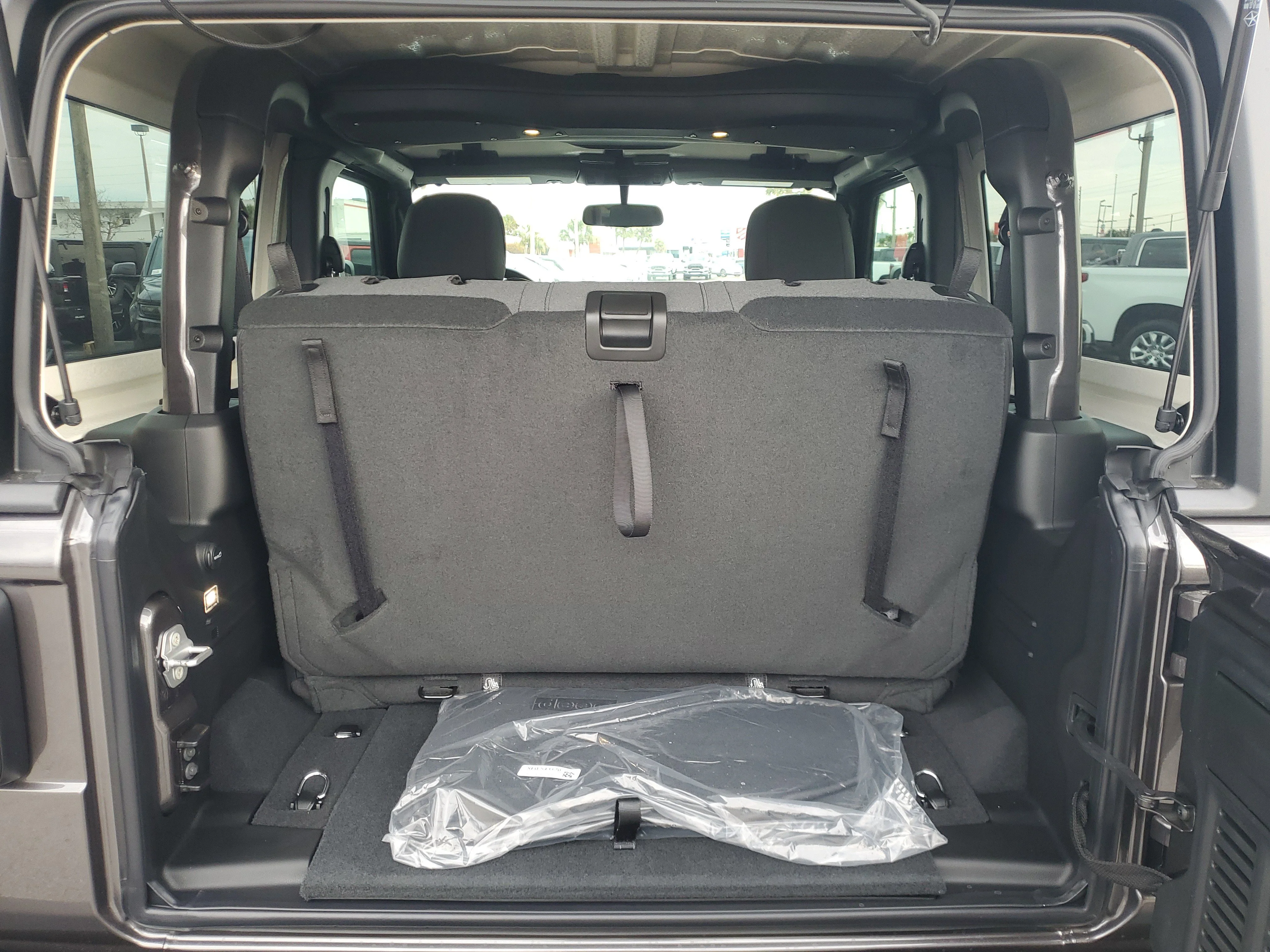 New 2026 Granite Crystal Metallic Clearcoat Jeep Sport image 8