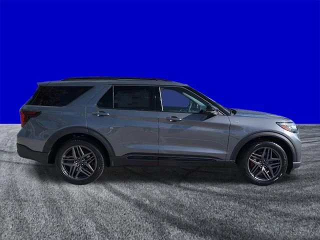 New 2026 Carbonized Gray Metallic Ford ST-Line image 3