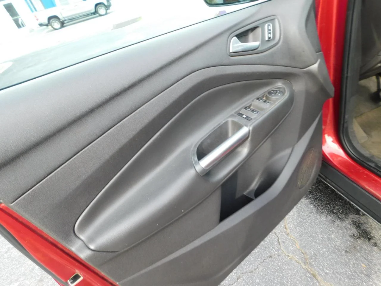 Used 2014 Red Ford FWD 4dr SE image 28
