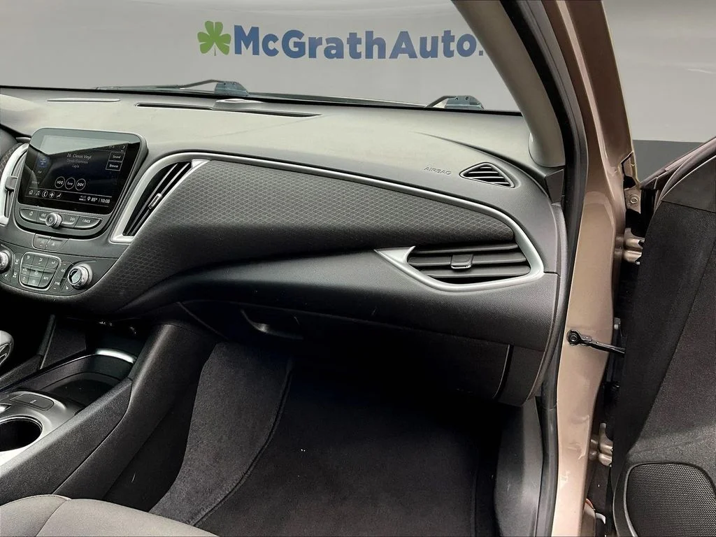 Used 2023 Gray Chevrolet LT image 28