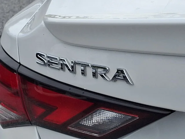 Used 2025 White Nissan SR image 29