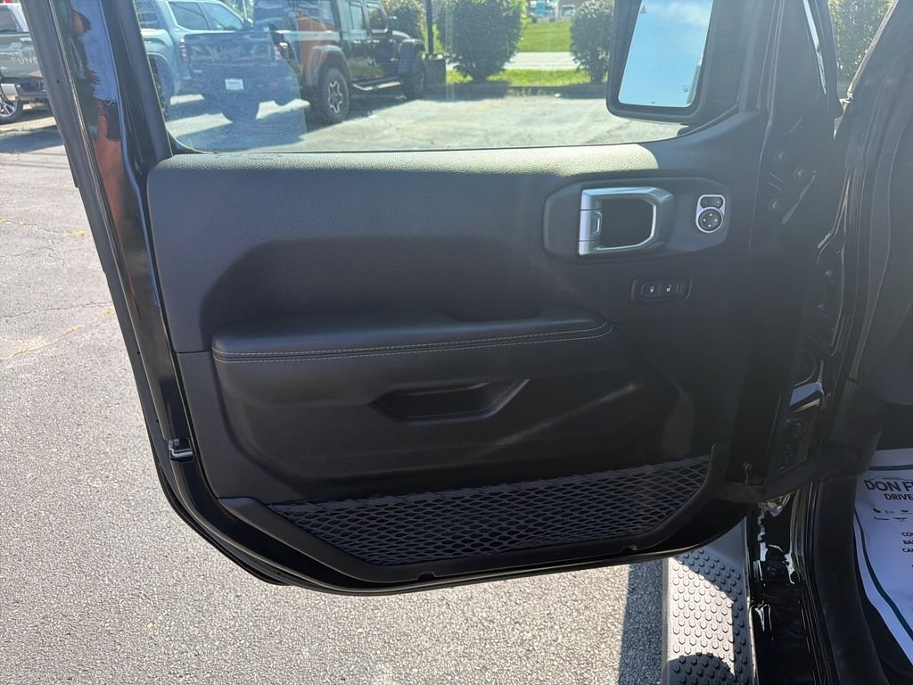 Used 2023 Black Jeep Sahara image 12