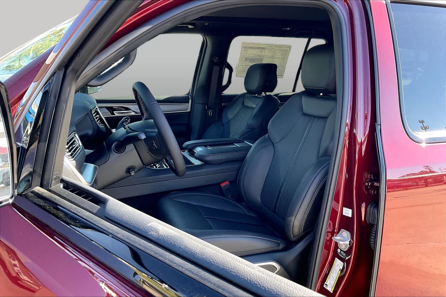 New 2026 Velvet Red Pearl-Coat Exterior Paint Jeep Limited Altitude image 9