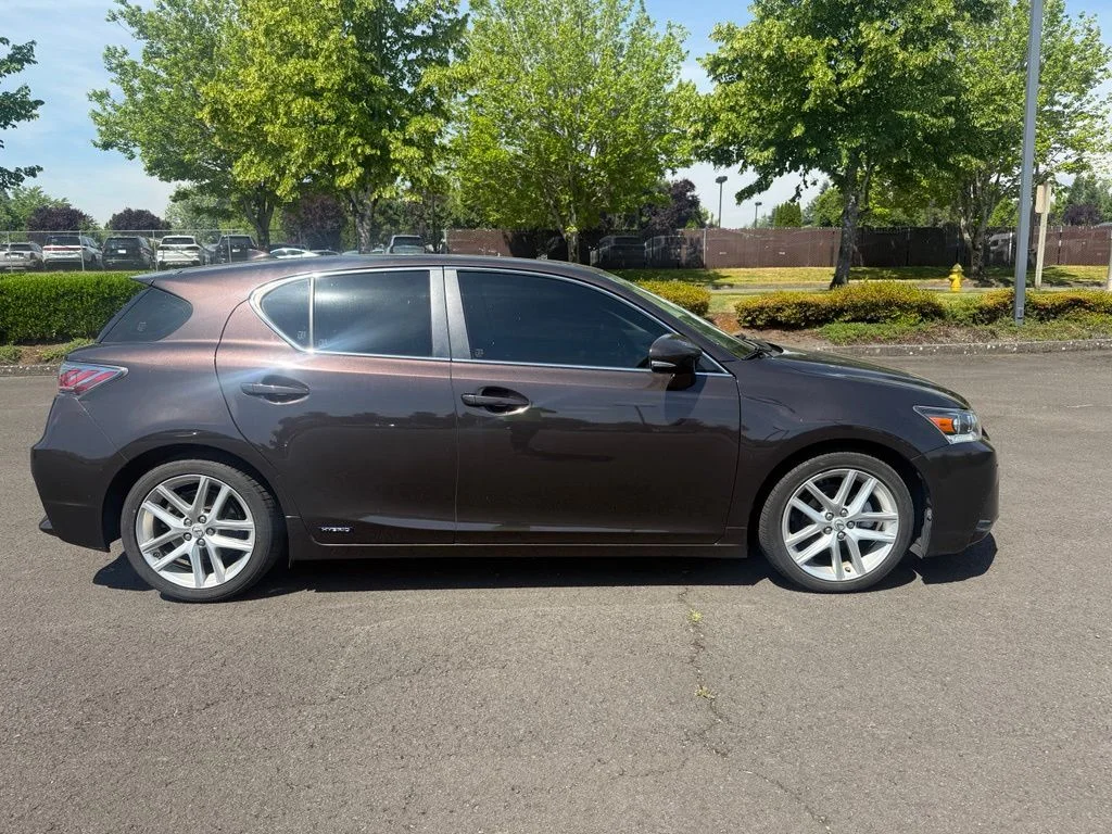 Used 2016 Pearl Lexus 200h image 8