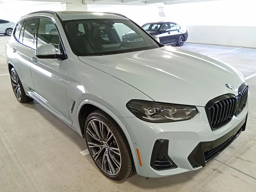 Used 2023 Gray Metallic BMW xDrive30i image 3