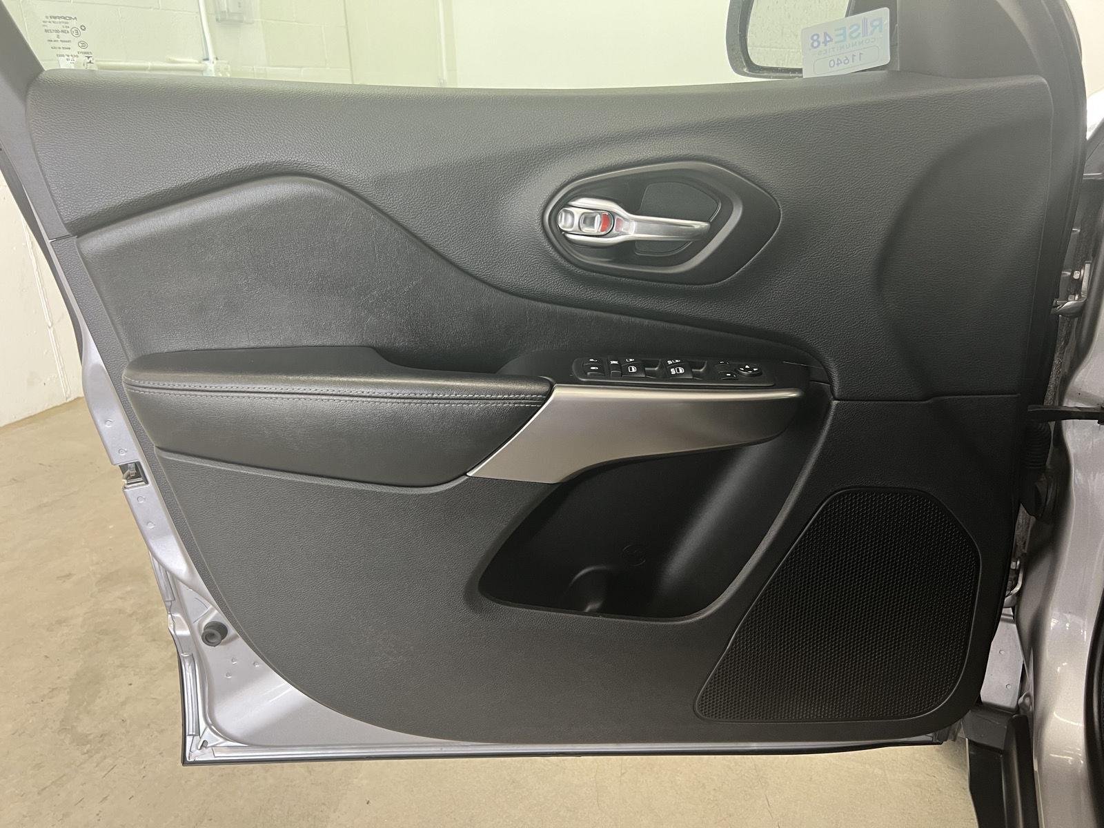 2019 Jeep Cherokee Latitude Plus - Photo 11