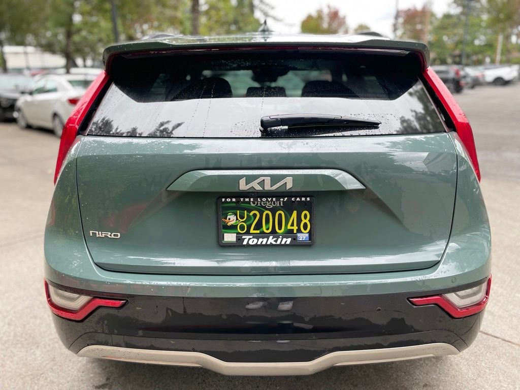 Used 2023 Cityscape Green Kia Wave image 5