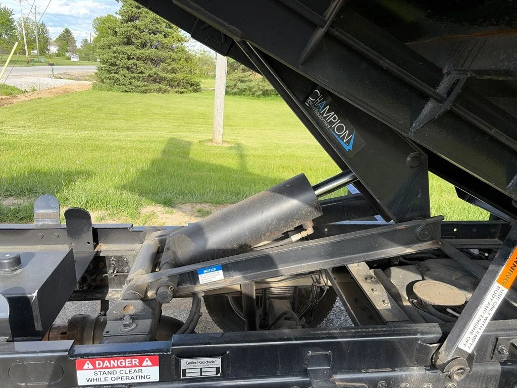 Used 2022 White Chevrolet DUMP image 53