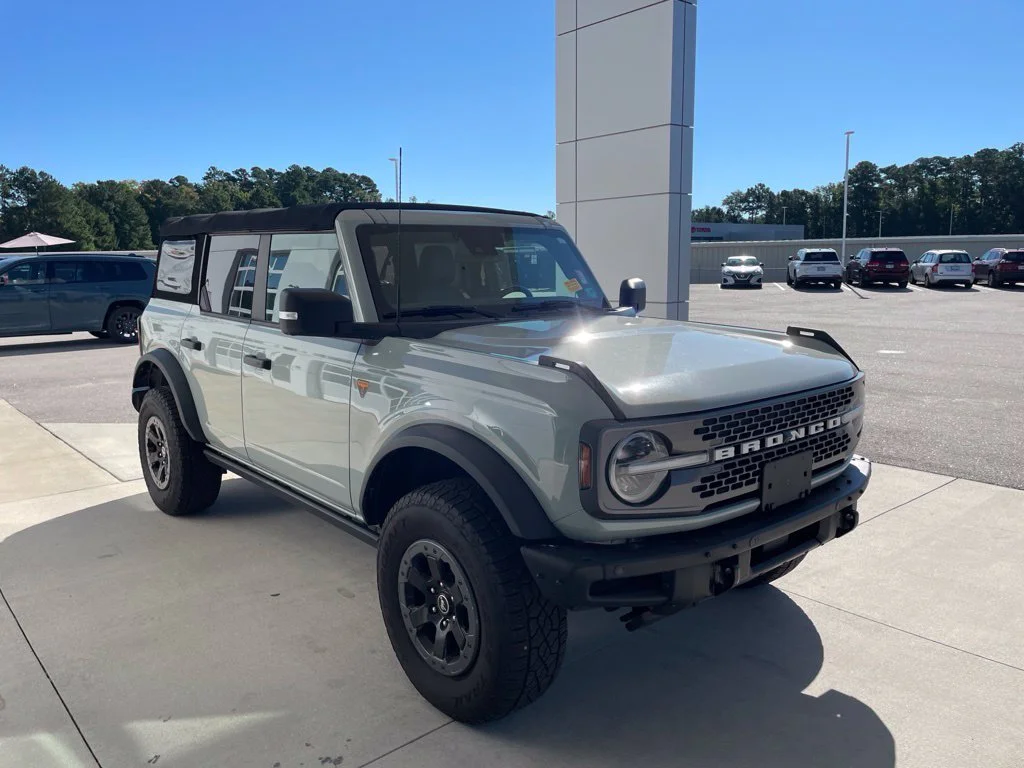 Used 2021 Green Ford Badlands image 2