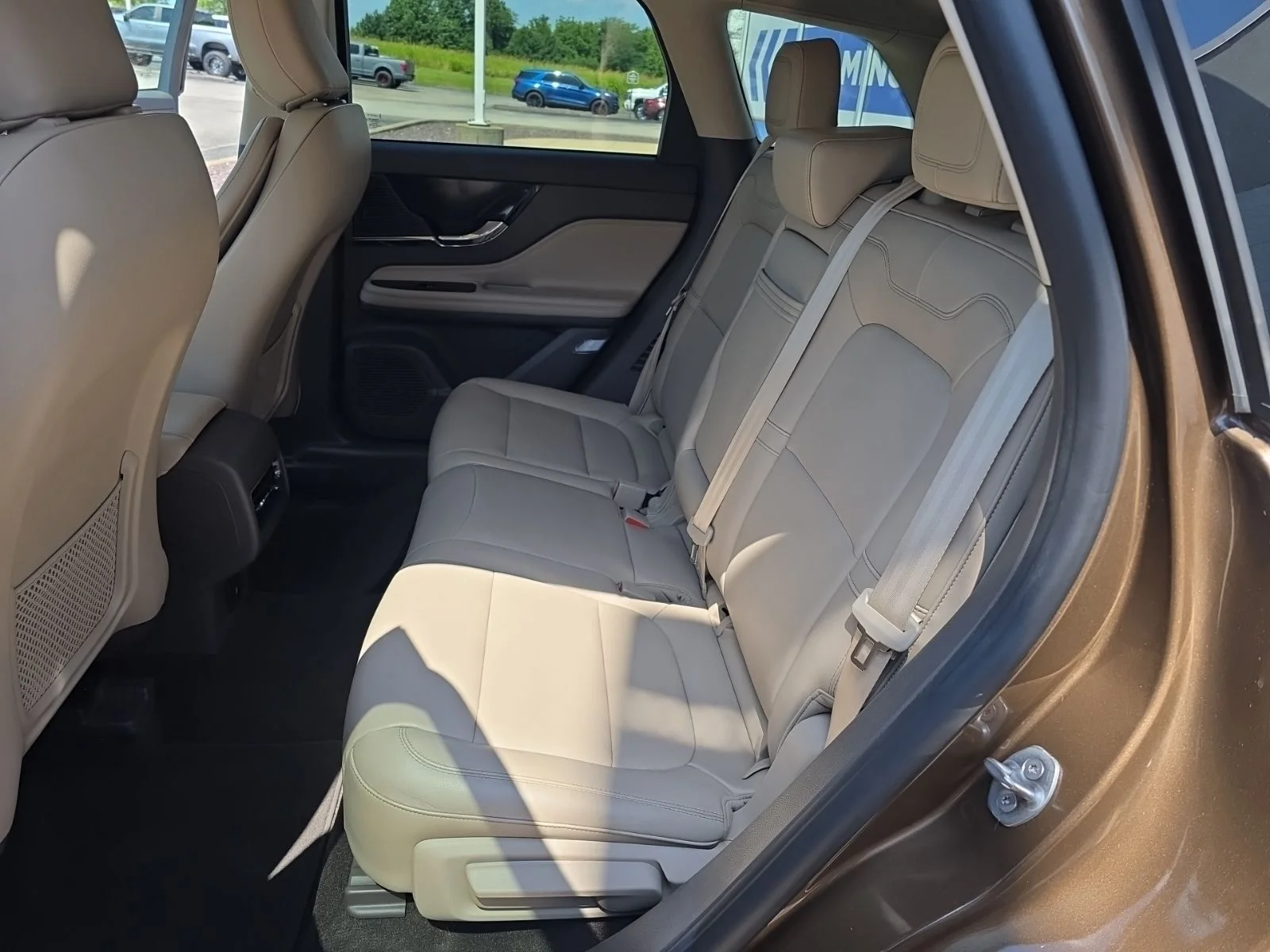 Used 2022 Smoke Metallic Lincoln Standard image 25