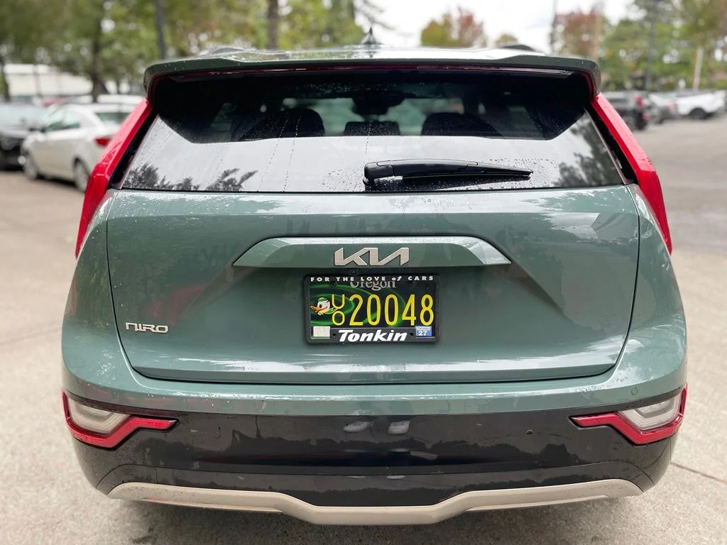 Used 2023 Cityscape Green Kia Wave image 5