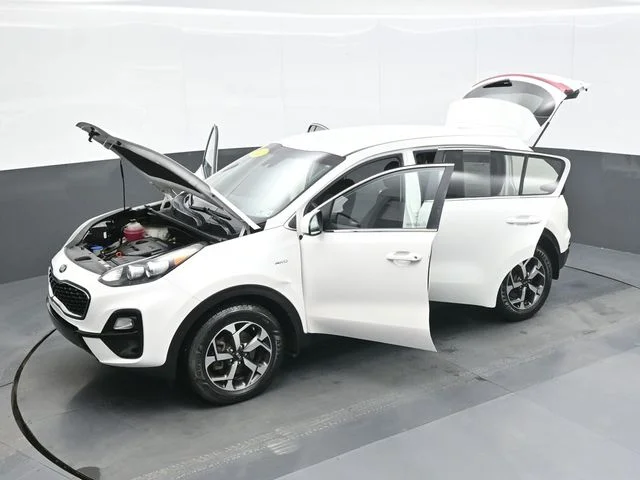 Used 2022 White Kia LX image 28