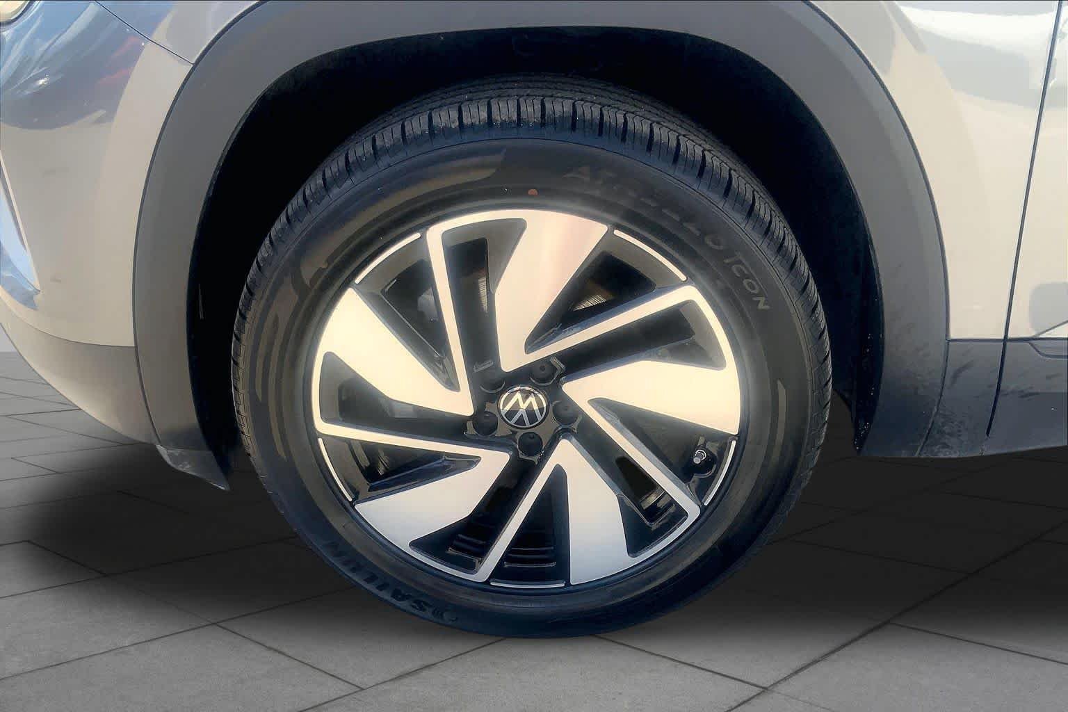 Used 2025 Pure Gray Volkswagen 2.0T SE w/Technology image 10