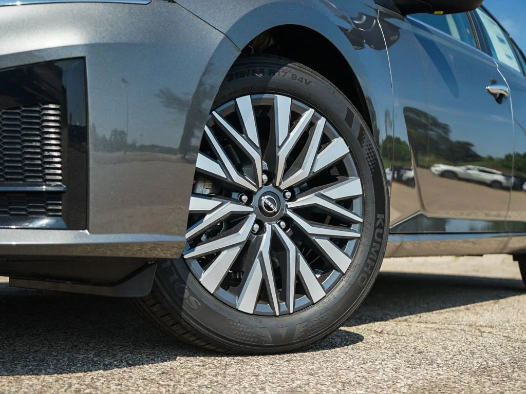 New 2026 Gun Metallic Nissan 2.5 SV image 6