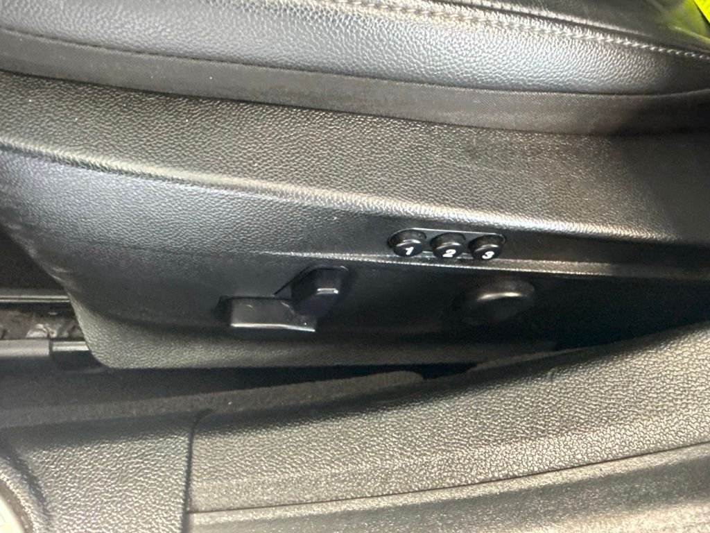 Used 2017 Red Alfa Romeo Base image 16