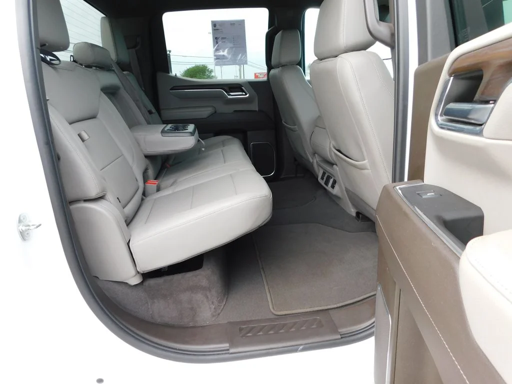 Used 2023 White GMC SLT image 27