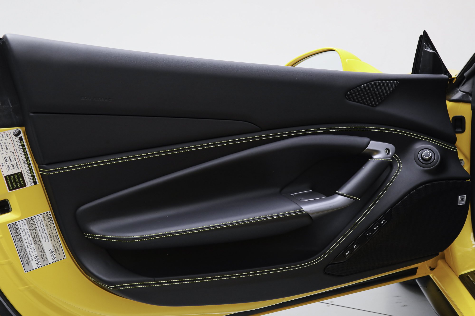 Used 2022 Yellow Ferrari  image 32