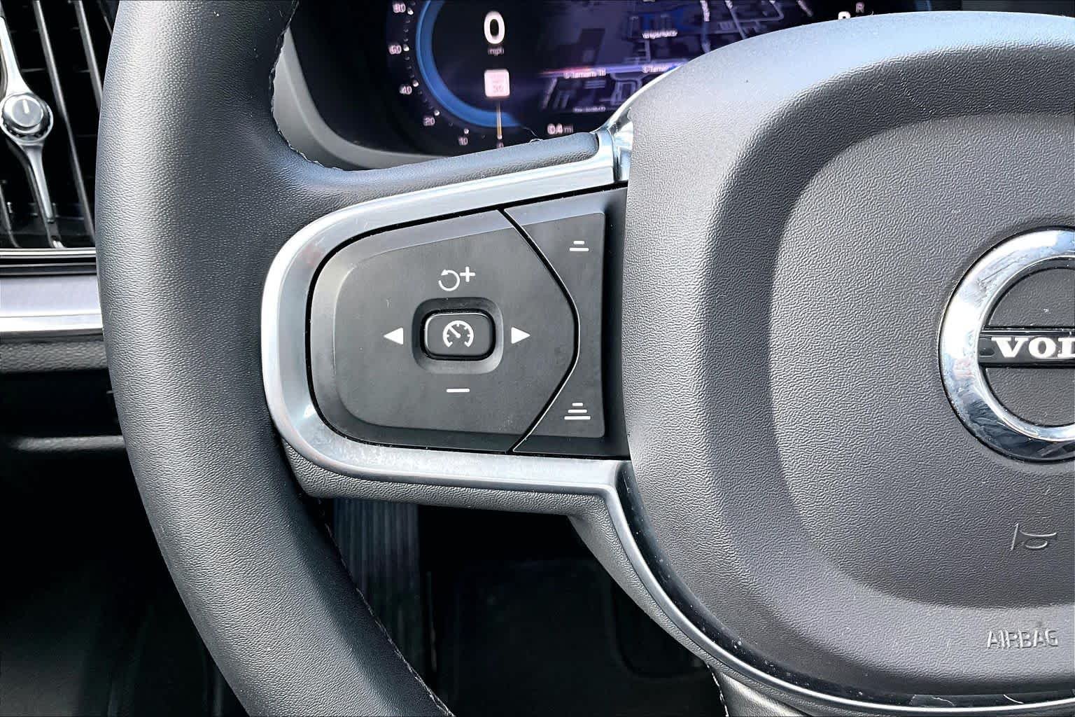 Used 2023  Volvo Core Dark Theme image 22