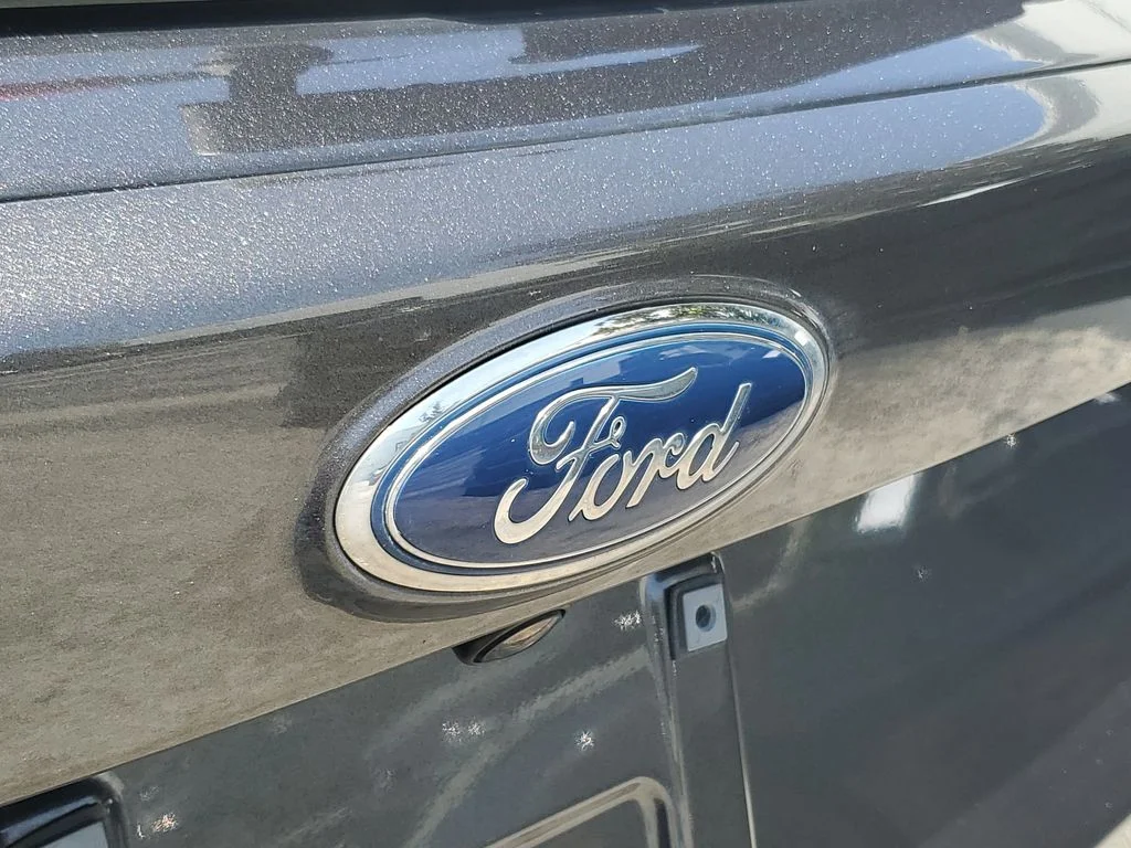 Used 2018 Gray Ford SE image 8